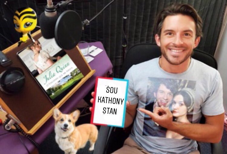 JenaBridgerton's tweet photo. " – Ora, com mil demônios! – praguejou Anthony, esquecendo-se por completo de que estava na
companhia da mulher com quem planejava se casar. – Ela pegou o taco da morte. "

E DISSO Q EU TO FALANDO, KATE EU TE AMO https://t.co/LbzYHwDEyA