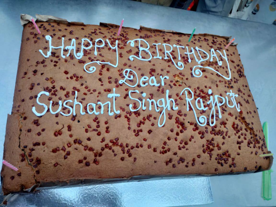 Itss_SSRIAN's tweet photo. 21st January, 2021, Whole World is Now Celebrating Birthday of Pure Soul Sushant Singh Rajput @itsSSR 🎂 🎉❤️🤗🙏🏻. 
Are You Part of this Historic Movement. ??? 🧐🧐

Its #SushantDay ❤️ https://t.co/UDmBfn03jl