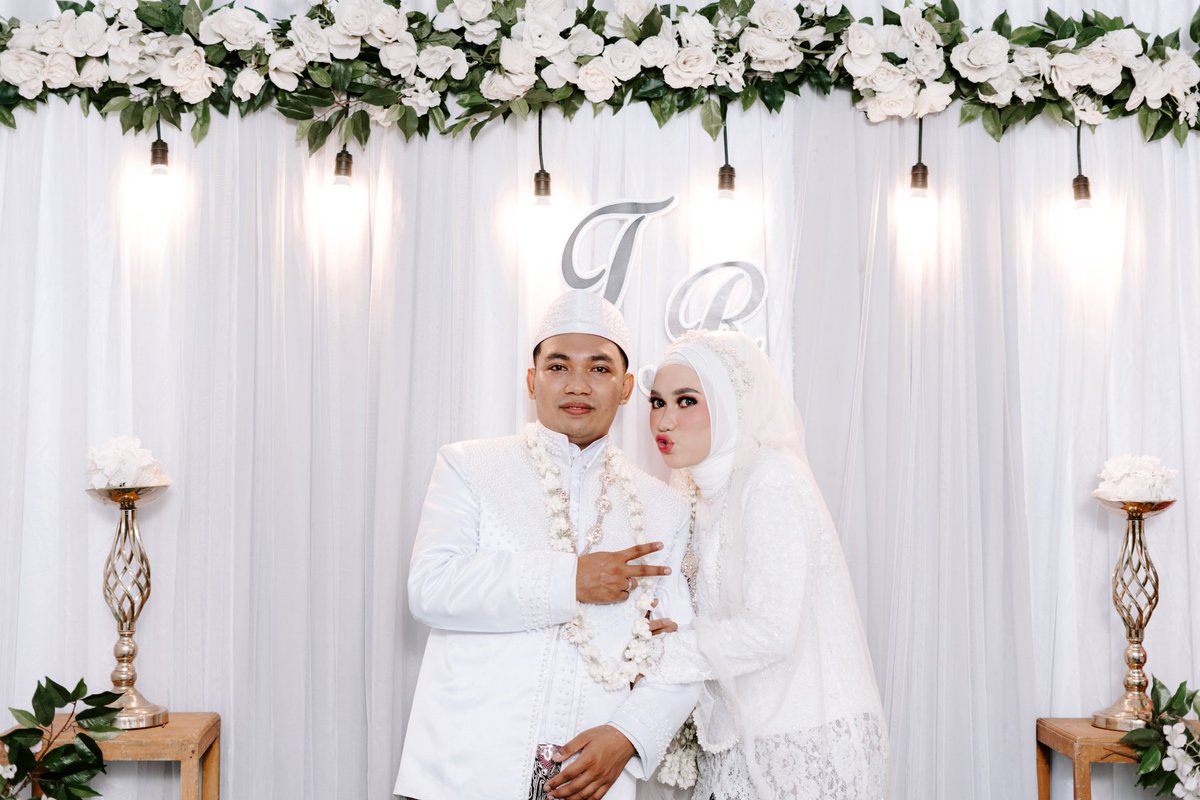 tisadela's tweet photo. Terimakasih mas Riyan ❤️ sudah bersabar sejak akhir 2016 sampe akhirnya kita memtuskan membuat acara Akad 10 januari 2021 ini ya .. semoga semoga doa terbaik buat kita ❣️ https://t.co/9PywhpUw4e