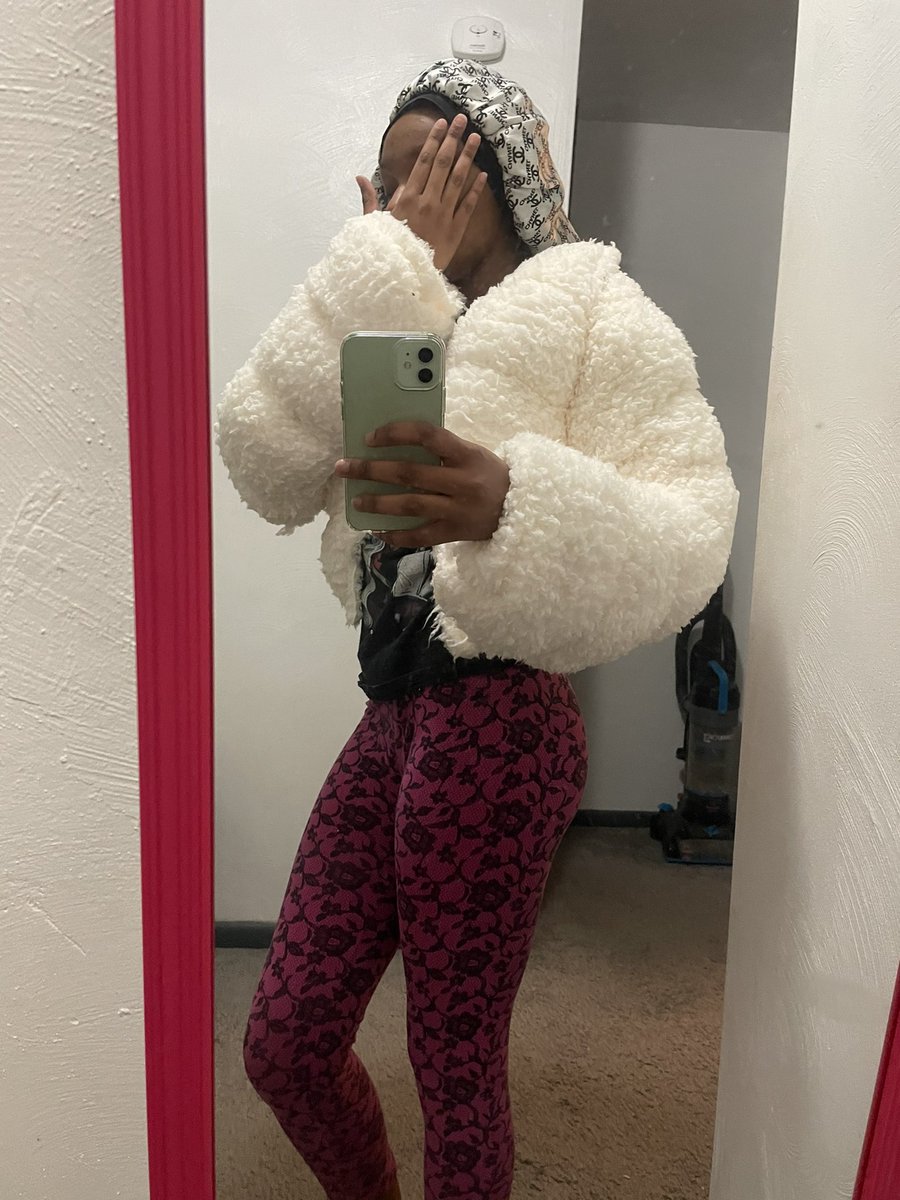 Pinktrapcollec1's tweet photo. Goodmorning Traplettes 💞 I know you miss us but The Pink Princess CEO been WORKING❗️ Custom Bubble Coat made completely from a blanket❗️How yall feel about this one 👀🤔 https://t.co/utx87ImdtE