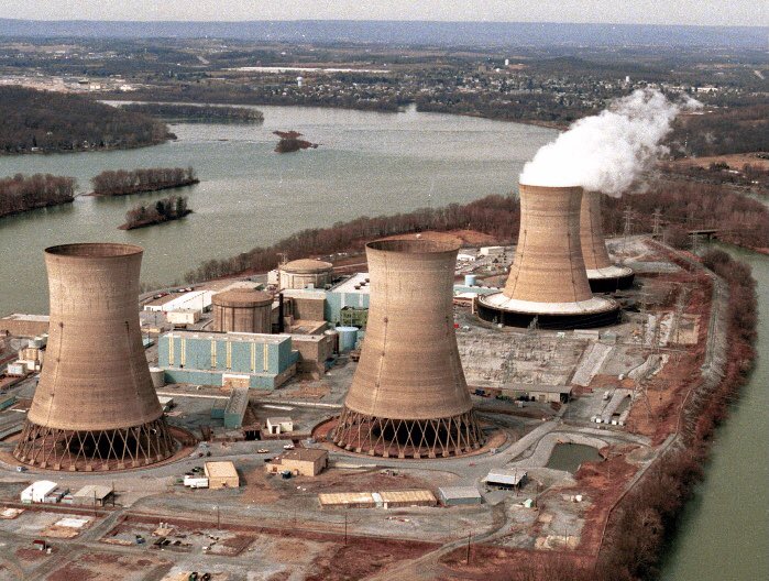 midolisauvage's tweet photo. ⏳反核・反原発の思想域⌛️ #140
〈その意味(で)核の商業利用(原子力)はすでにその技術のあり方において、けっして「平和的」ではありえない。核の商業利用のもつ商品価値はまさに核エネルギーの自然諸力に対する支配的な強さにあるので…その支配は人間という自然にも貫徹する…〉
p.214 #atombooks https://t.co/VpsgfCktHv