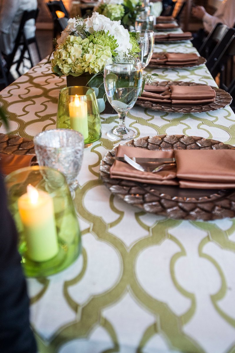 GrayEventsHOU's tweet photo. We're suckers for a natural #wedding palette! 🌎 
Venue: Station 3
Linens: Us
Decor: Dream Bouquet 

 #naturaldecor  #houstonweddings #celebratewell #weddingdetails #weddingcenterpieces https://t.co/VVEuV58W1G