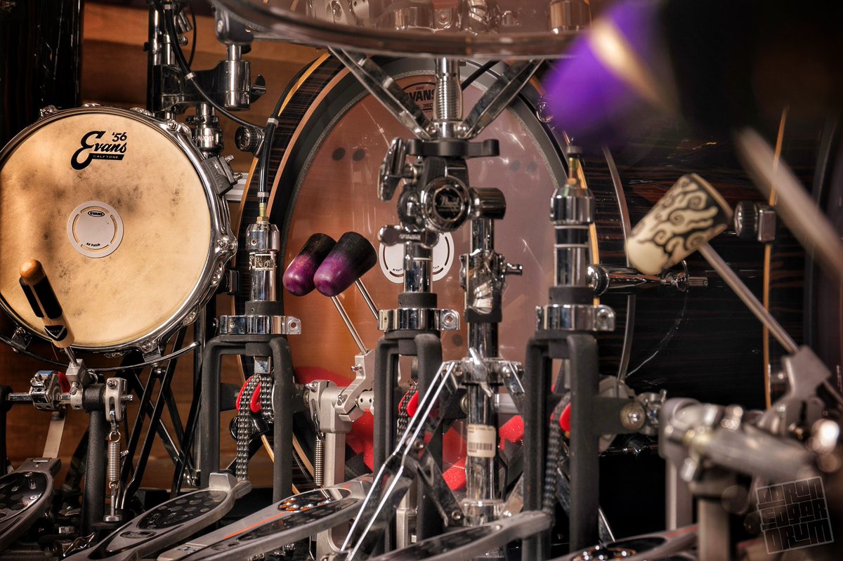 AaronEdgarDrum's tweet photo. 👽 Bass Drum Beater Beat-Off! 👽
...Remember when @drumeoofficial let me use that as a lesson title?! Pepperidge Farm remembers! 😳 #LowBoyBeaters #drums #gearporn #drumporn #sonor #drumeo #AlienProg #OtherWorldProblems #gear #snares #moderndrummer #snarea51 @lowboybeaters https://t.co/5d2WZKfcLl