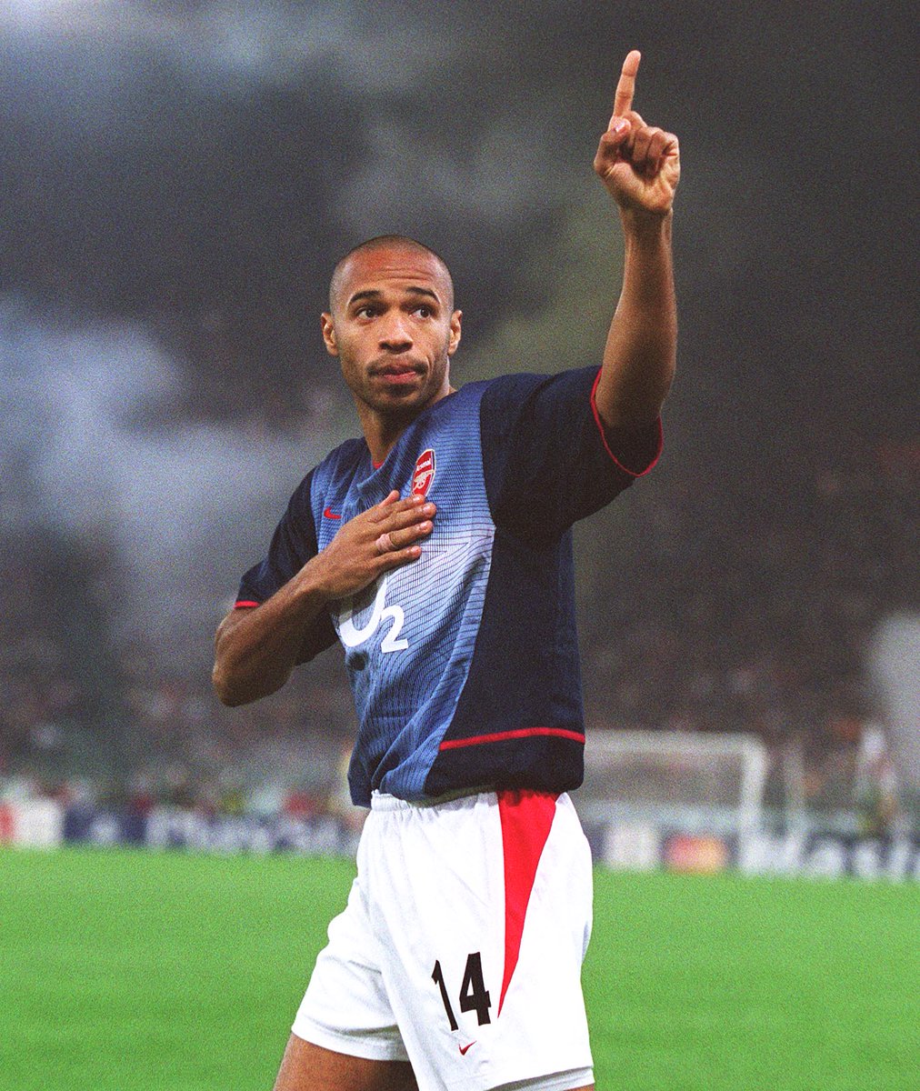 Change Shorts We're looking at the worst kit mashups that have been used and this Liverpool combo from 2008 away at Arsenal has to be up there.Arsenal away at the Stadio Olimpico vs Roma in 2002 is another peculiar combo.What would you say has been the worst kit mashup?