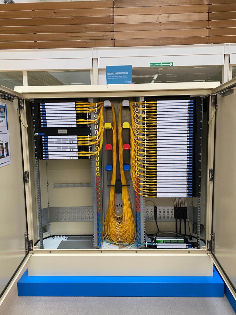 Le chantier de la fibre pour tous en Bretagne accélère et crée des emplois en #Bretagne. A Lannion, Idea Optical produit les branchements et armoires optiques nécessaires pour ensuite déployer la fibre dans les habitations.