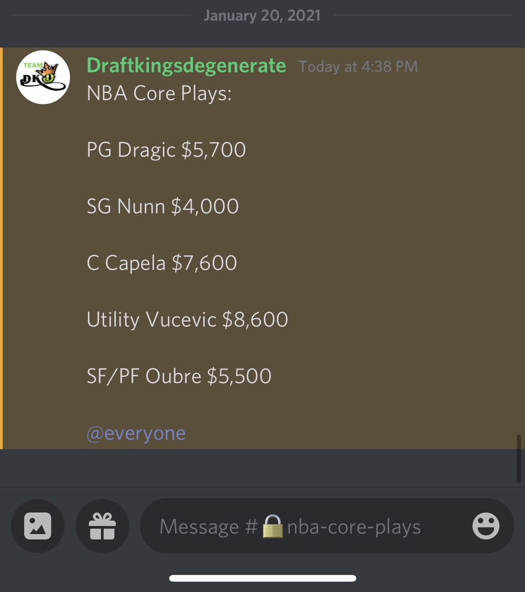 Draftkingsdegen's tweet photo. See the resemblance👀👀👀

#TeamDKD #NBA #DFS #NBATwitter #DraftKings https://t.co/FXzdkJQ5zy
