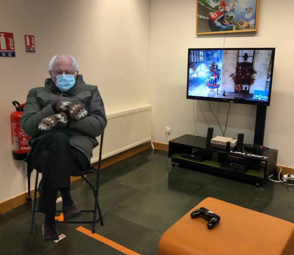 BibHavel's tweet photo. Une petite partie, Bernie ? Sinon, RDV à la prochaine session #JeuxVidéo en #live samedi 30/01 à 16h sur #Facebook #Twitch et #YouTube, si ça vous dit ? https://t.co/zq5RrLD7ZQ #bernie #JV #pajol #bib2paris #lsf #languesignesfrançaise @BibParis @FestivalNumok @QueFaireAParis https://t.co/YKyGzNwNkY