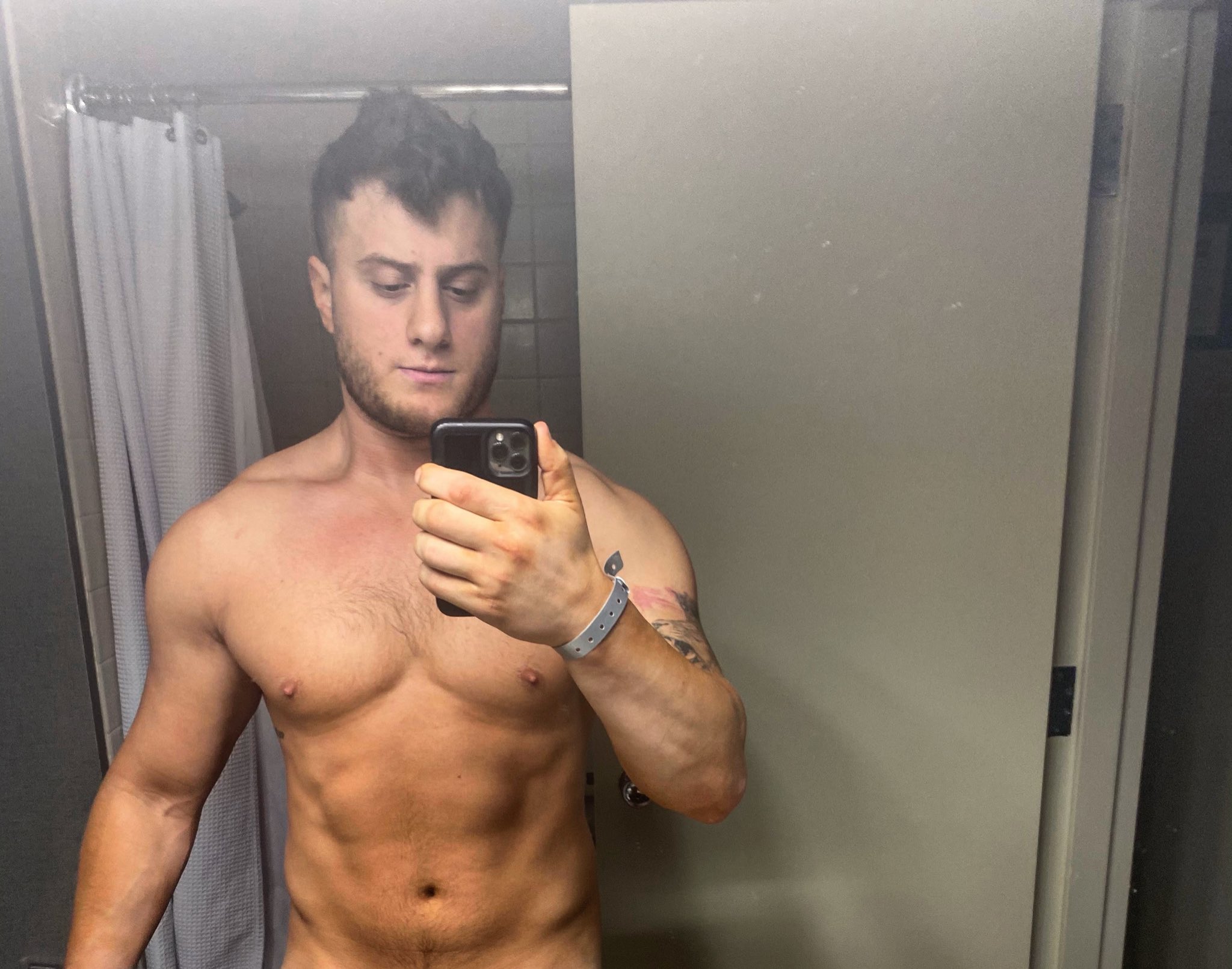 The Shirtless Picture That Divided Aew Fans - yt2sbwr