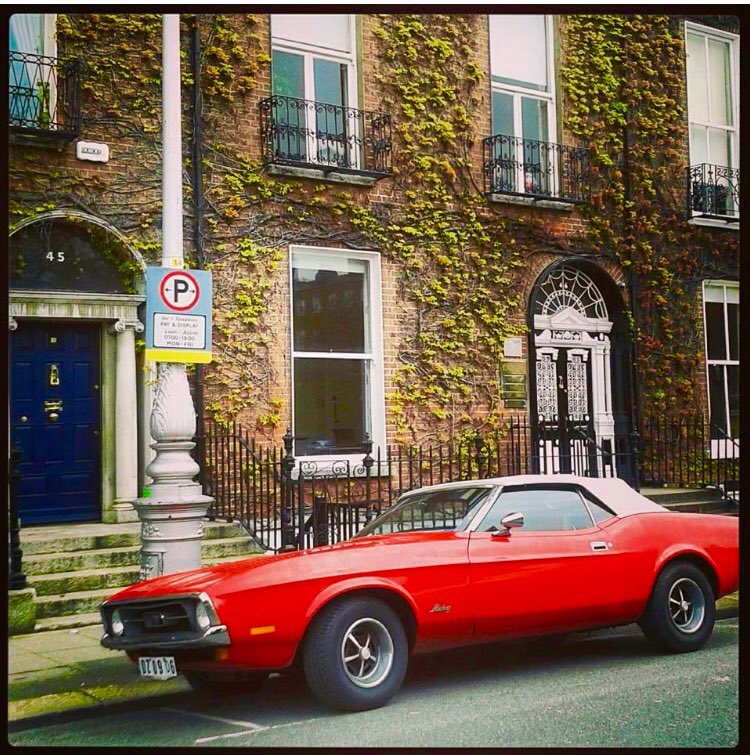 When Vintage & Elegance collide:  

A Ford Mustang parked outside No.46 Fitzwilliam Square ( arguably Dublin’s most photographic Door) 
#Dublin #LoveDublin #GeorgianDublin #FitzwilliamSquare #dublinsoriginals #Ireland @PhotosOfDublin @VisitDublin @dublin_discover