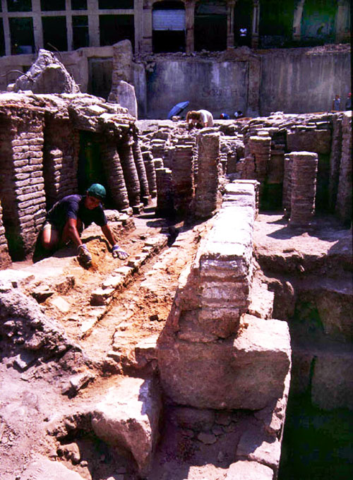 6) For example, the imperial bathhouse discovered across the street from the Omari mosque remained in use.-rm