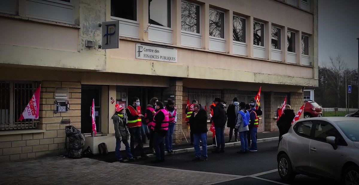 calvadorsa's tweet photo. 📢 Rassemblement de l'intersyndicale de la #DGFIP du Calvados ce matin devant le centre des #impots de @pontleveque14 contre les suppressions d’ #emplois prévues au 01/09/2021
#rationalisation ➡️ #recentralisation https://t.co/hES5FQQcyJ