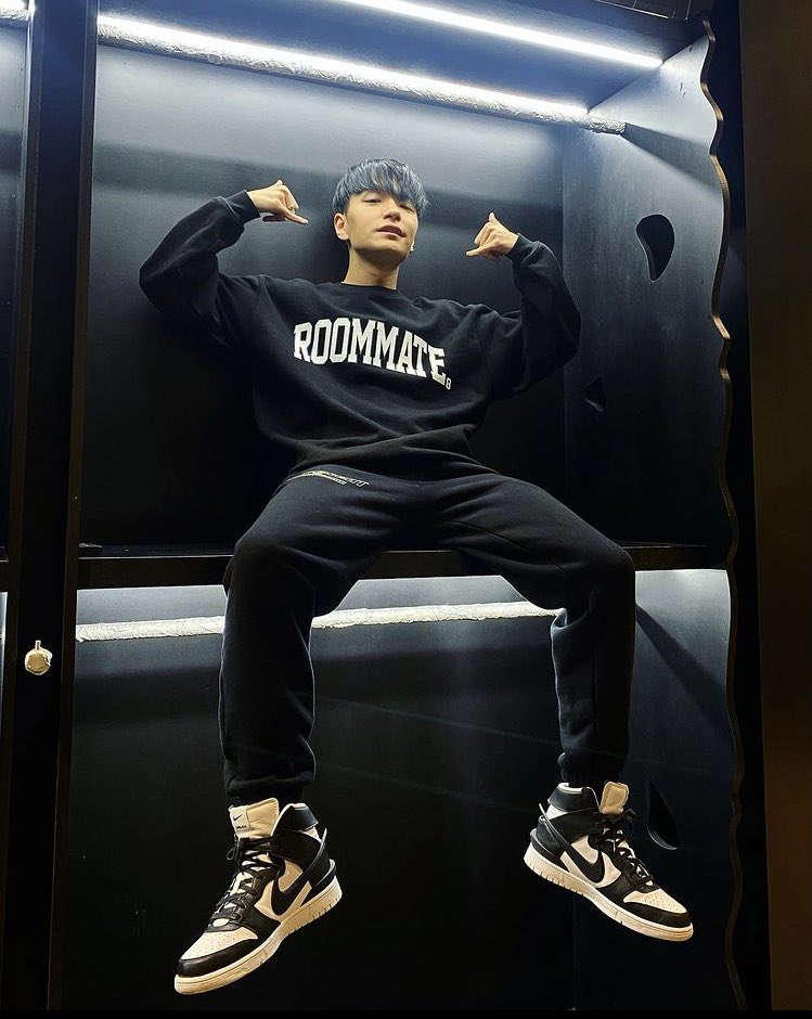 looking for a roomie.