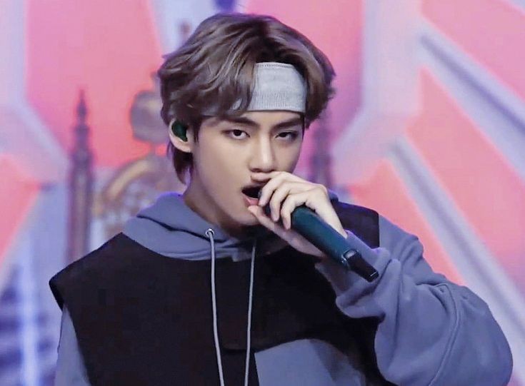 fairiestkoo's tweet photo. Taehyung's Growls taking up the stage – a much needed thread; https://t.co/DYFFtUZ1NJ