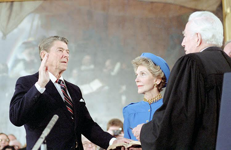 Reagan_Library's tweet photo. #OTD in 1985 #PresidentReagan was publicly sworn in for a second term.
Click the link below to learn why the public inauguration ceremonies were held on January 21, 1985, instead of January 20, 1985.
https://t.co/XUSop7rYp5
#InaugurationHistory https://t.co/X7efnRVVUZ
