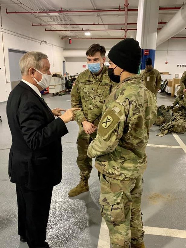 RepJoeWilson's tweet image. This morning I had the opportunity to talk with members of the @SCNationalGuard who are currently working to help secure the Capitol. 

Grateful for this opportunity to say thank you to these brave men and women for keeping us safe and ensuring yesterday’s ceremony went smoothly.