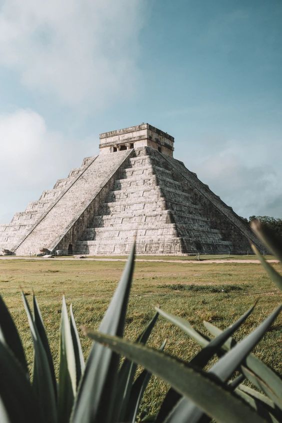 Cancuntochichen's tweet photo. Chichén Itzá is by far the most visited historical attraction on the peninsula🤩 
https://t.co/4x44B0czFw

#chichenitza #mexico #yucatan https://t.co/kA0Gu0v5tX