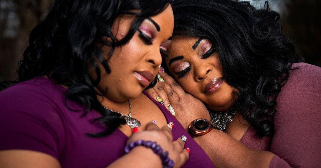 Identical twins who both came down with COVID-19 are giving researchers some insight into how genetics might influence the severity of disease, the New York Times reports. nyti.ms/2NqMpUU