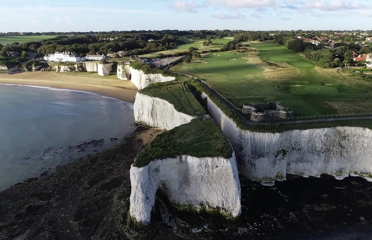 Women_and_Golf's tweet image. 🤩 MEMBERS' CLUB COMPETITION 🤩

We've got one fourball at the stunning @NorthForeland in Kent to give away.

The perfect day out for you and three friends (when restrictions allow of course), you'll even get a free lunch thrown in too! 🥗🍷

Enter: bit.ly/3iAgi0h
