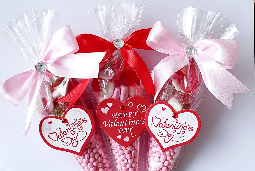 Valentines day sweet cones #madetoorder #valentinesday #sweetcones #iloveyou #bemyvalentine #etsyseller #takeboutique @yakeboutiquestore