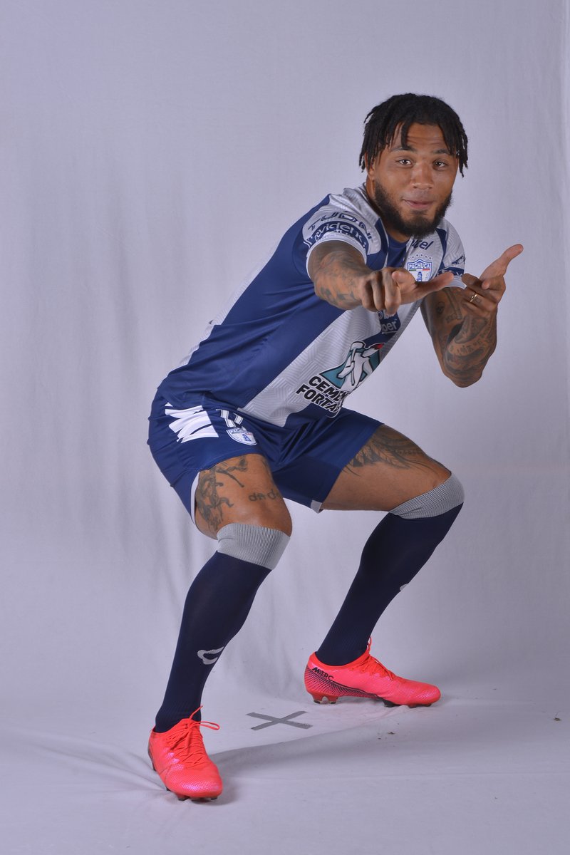 Kazim-Richards thought he may as well see Mexico before coming back to Europe.In 2018 he was loaned to Lobos BUAP, later playing for Veracruz and Pachuca - where the theme of looking excited at unveilings continued. Stand on that X Colin.