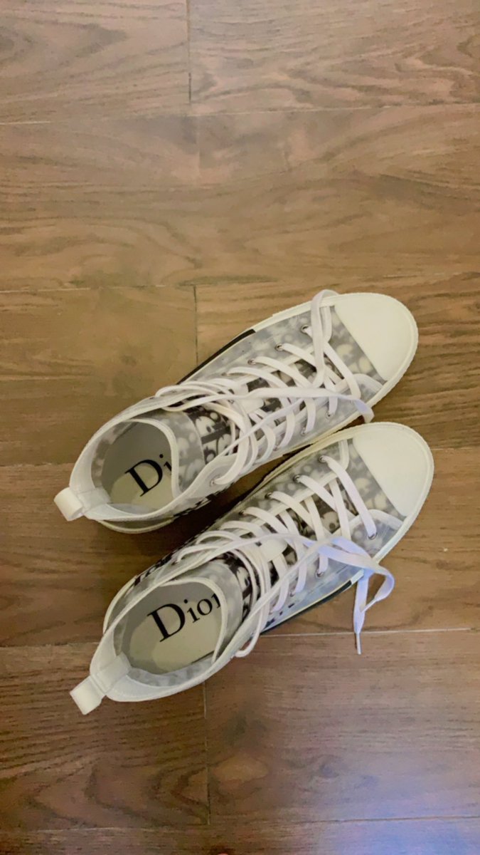 ccnrl_'s tweet photo. converse x dior 🥰 https://t.co/QidV3RyNwY