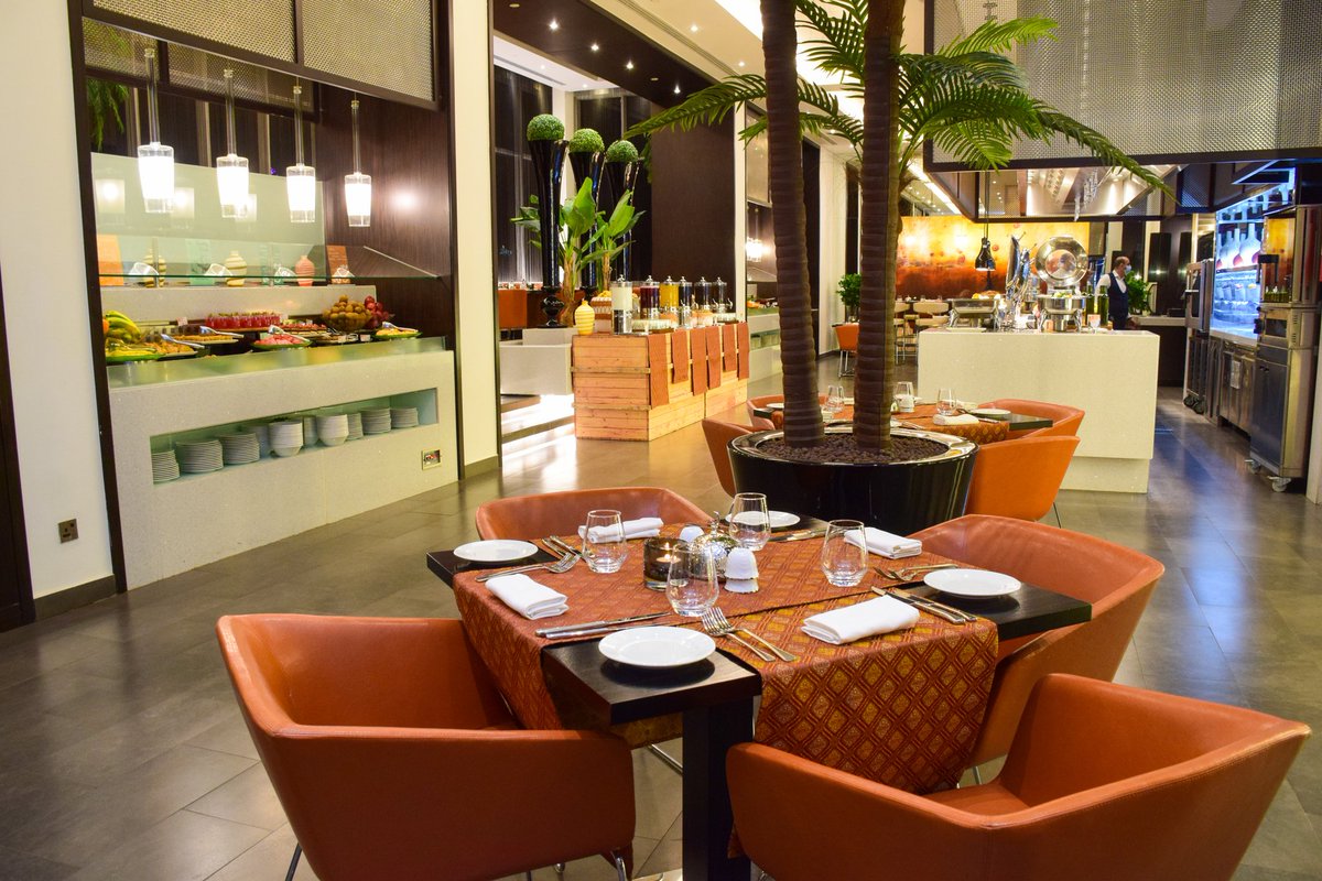 بوفيه غداء عالمي من فندق سنترو العليا من روتانا ابتداء من 50 ر س كوبون صفقات