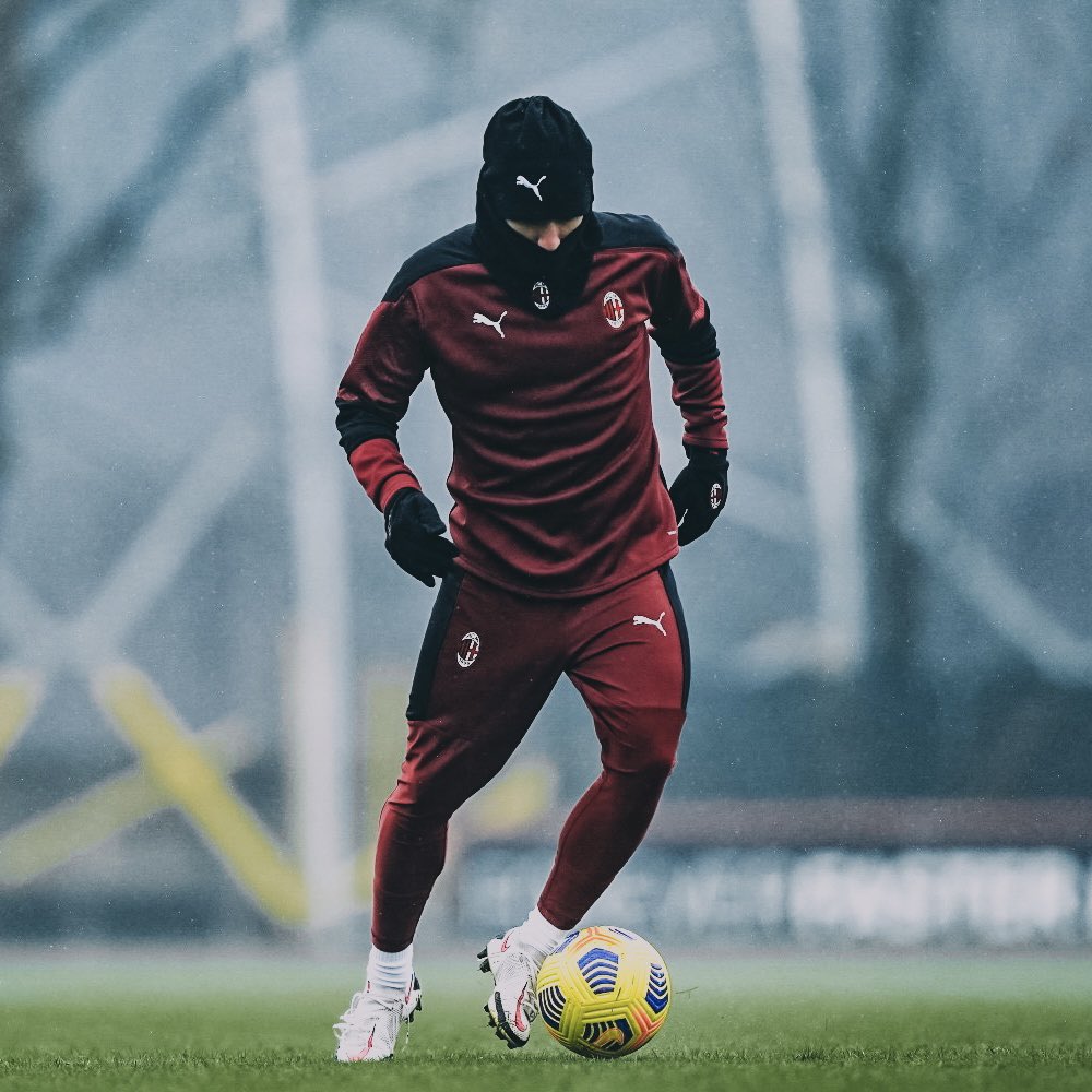 IsmaelBennacer's tweet photo. Ragazzi non vedo l’ora di tornare, per dare tutto per voi e per la maglia!

Ancora un po’ di pazienza ⏳🔴⚫️ https://t.co/MlpoKEzw7I