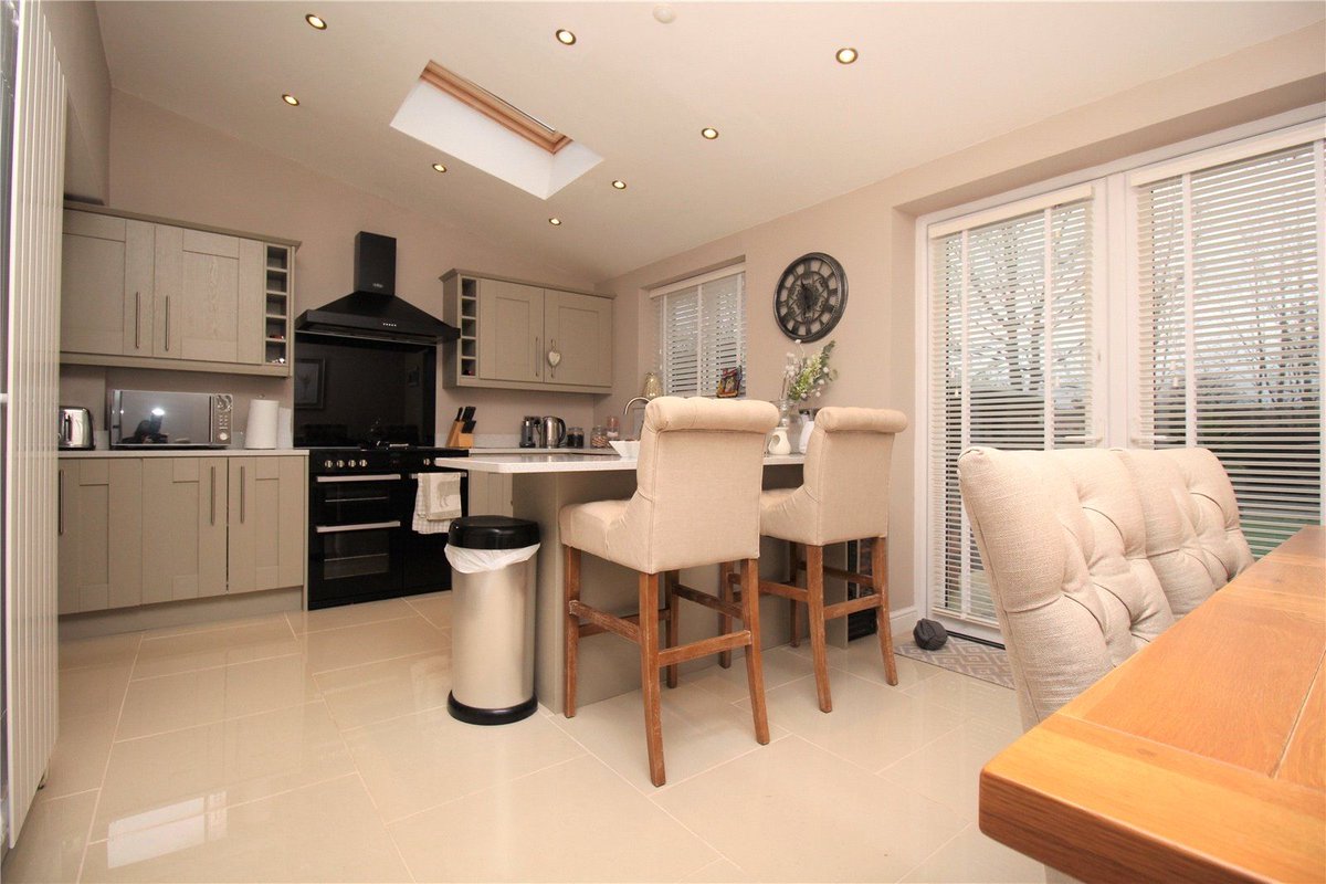 WhitegatesWool's tweet photo. ❤️❤️ HOUSE ENVY ❤️❤️
They do say that kitchens and bathrooms sell houses and this is absolutely true about this impressive 3 bed semi on Beechwood Avenue.

Take a moment to see the full property details
⬇️⬇️⬇️⬇️⬇️⬇️
https://t.co/k9wfGKuHkX https://t.co/YMC76qrGBA