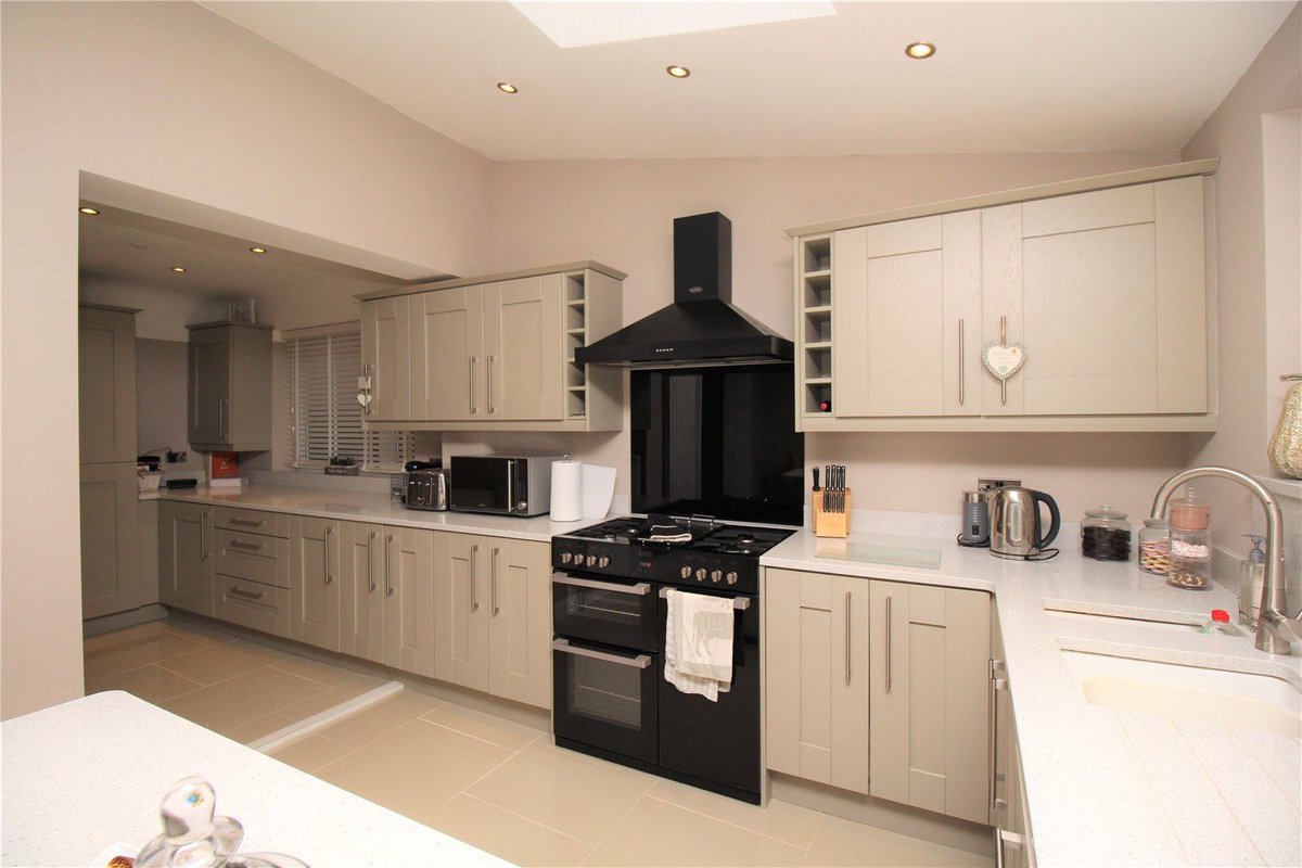 WhitegatesWool's tweet photo. ❤️❤️ HOUSE ENVY ❤️❤️
They do say that kitchens and bathrooms sell houses and this is absolutely true about this impressive 3 bed semi on Beechwood Avenue.

Take a moment to see the full property details
⬇️⬇️⬇️⬇️⬇️⬇️
https://t.co/k9wfGKuHkX https://t.co/YMC76qrGBA