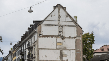 HABG_FHNW's tweet photo. Historische Bauten müssen immer öfter neuen Bauten weichen. Prof. Dr. Harald R. Stühlinger, Dozent für Architektur-, Bau- & Städtebaugeschichte am Institut #Architektur #FHNW äussert im Interview mit dem SRF Bedenken angesichts dieser rasanten Entwicklung: https://t.co/rXIk7KcEZ1 https://t.co/0kStdqNG8v
