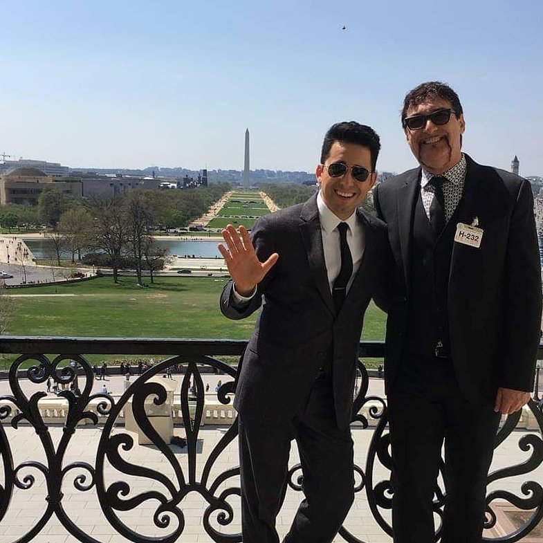 writerchickmc's tweet photo. #TBT for a momentous week - @GenuineJLY and @tommyfaragher on the Speaker's Balcony, Washington DC. Keeping the faith for more of this in the future...🕶🙏💙❤💙☕🇺🇸🎶 #washingtondc #speakersbalcony #PCAH #tommyfaragher #tonyawardwinner #johnlloydyoung #faith #buildbackbetter https://t.co/f90y4scS8R