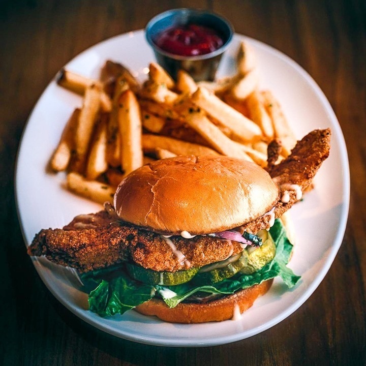 😎🎣 Elevate your lunch game with a delicious Cornmeal Crusted Catfish with Citrus Aioli, House Pickles, and Crisp Lettuce on a Brioche Roll from @curfewmemphis! 

l8r.it/O2BS

📸: @markharbinphotography

#CurfewMemphis #FabioViviani #DowntownMemphis #repost