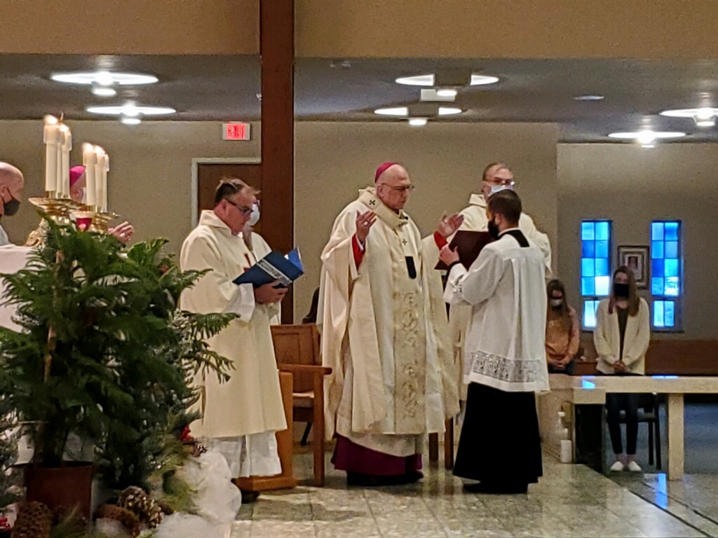 theleavenkc's tweet photo. The Kansas for Life Mass is taking place now in Topeka. #KansasForLife #ProLife https://t.co/SrGKZXJg74