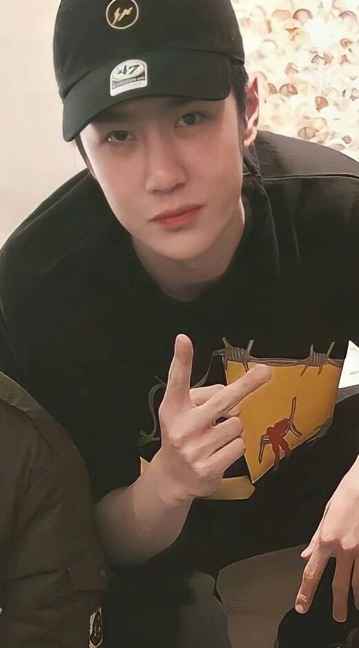 WANGYIBO805TWT's tweet photo. . 王一博 🤖 : ·【W Y B 805】···•
• ↷ m̾y̾ p̾l̾a̾y̾l̾i̾s̾t̾ › ☉ ↻ E̶R̶R̶O̶R̶ 8̶0̶5̶ ➬
#B7SBE #BLOSSOMS #B7SDYNAMITE
BLOSSOMS sacaron el álbum BE y han estado promocionando demasiado que tuve que aferrarme a mi cancion favorita del álbum. https://t.co/Yjf8puk5Zz