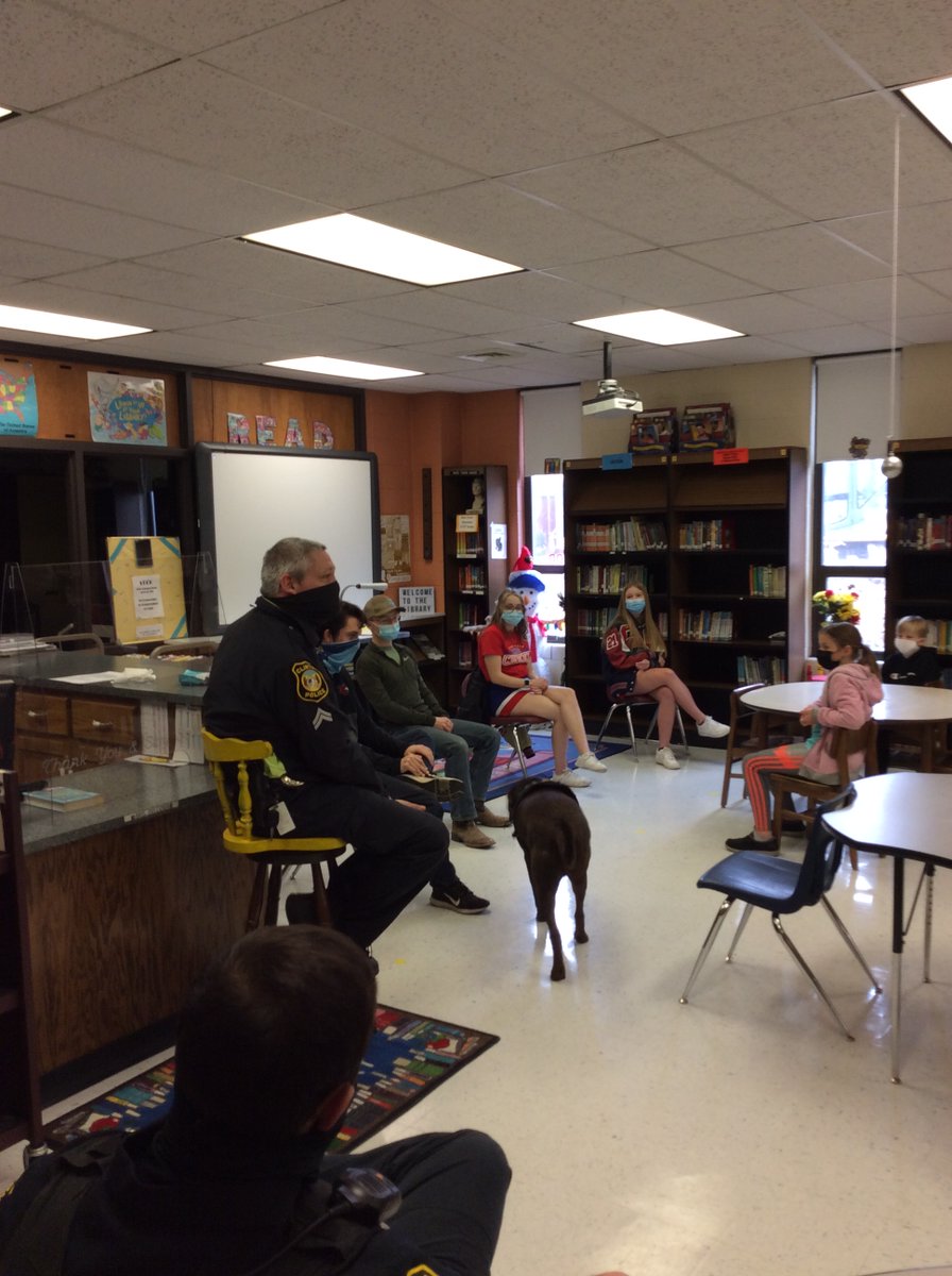 CIScards345's tweet photo. CHS Cardinals are coming over during 5th grade Cardinal Power time to mentor &amp; answer questions our students have.  We ❤️ seeing our former students!  #CISReadySetReturn  #RoleModels https://t.co/izy4LYrADf