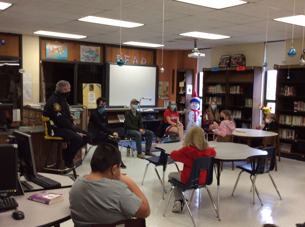 CIScards345's tweet photo. CHS Cardinals are coming over during 5th grade Cardinal Power time to mentor &amp; answer questions our students have.  We ❤️ seeing our former students!  #CISReadySetReturn  #RoleModels https://t.co/izy4LYrADf