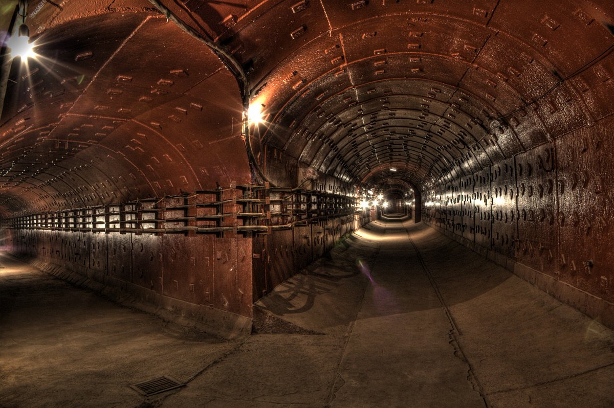 подземное сооружение и тоннели. том числе подземной. подземный трубопровод. бункер сталина в москве на таганке. подземные ходы самарской области.