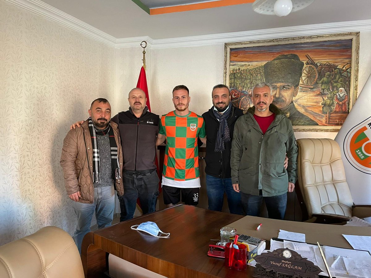 kms1969official's tweet photo. 🔊 Kahramanmaraşspor'lu genç futbolcumuz Berke Tambay, sezon sonuna kadar kiralık olarak Kozanspor'a transfer olmuştur.
Futbolcumuza, Kozanspor forması altında başarılar dileriz.👏👏👏
#kahramanmaraşsporkulübü #kozanspor #berketambay #kmstv https://t.co/CAmh566Wty