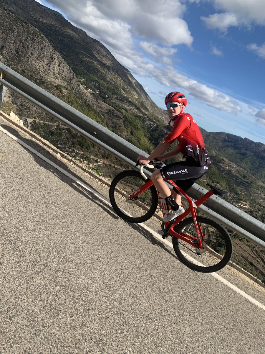 Razem z moimi kolegami z drużyny <a href="/MazowszeCycling/">HRE Mazowsze Serce Polski 🥇🇵🇱</a>  kręcimy kilometry w słonecznej Hiszpanii 🥰🇪🇸 Pozdrawiam serdecznie! ☀️