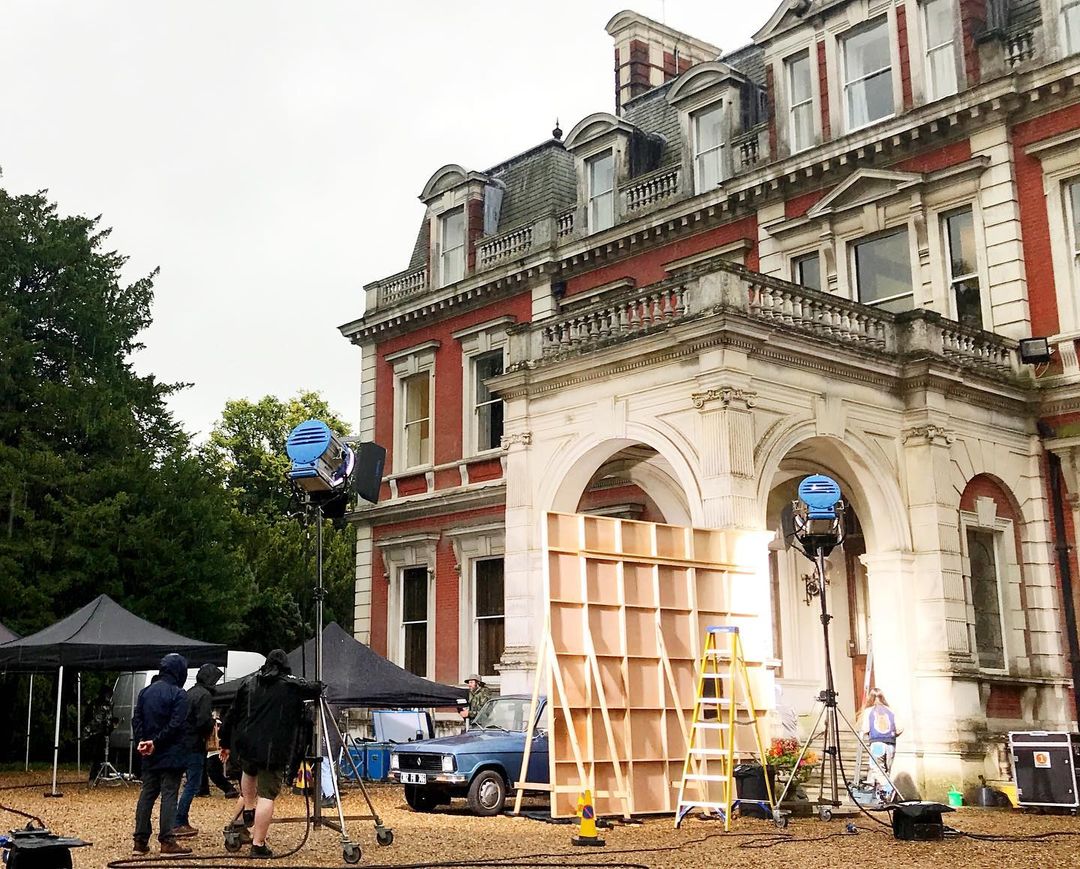 So... who has spotted Tring Park in #TheSerpent? 😉

Photo - HansHerbots via Instagram

#bbc #iplayer #hertfordshire #tringpark #filming