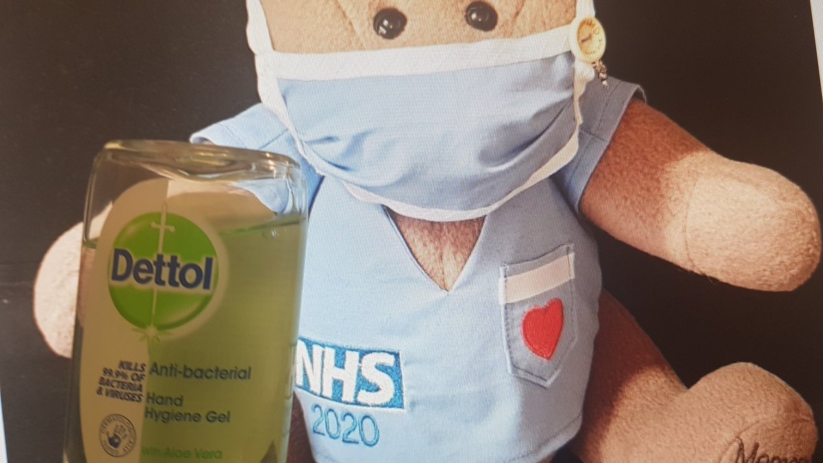 An Apple a day and a Dettol a day keeps the bugs away <a href="/TheWorkPerk/">Theworkperk</a> <a href="/dettolUK/">Dettol</a>