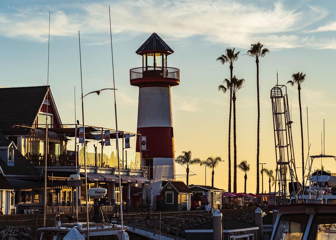 missionpacific_'s tweet photo. Lighthouses cause us to reflect on a lot of things, including how bright our own light is.

📷 @joncgraphy via Instagram

#MissionPacific #MissionPacificMoments #MissionPacificHotel #OceansideBeach #OceansideBeachHotel #OceansideVillage https://t.co/IG7Ov0utiw