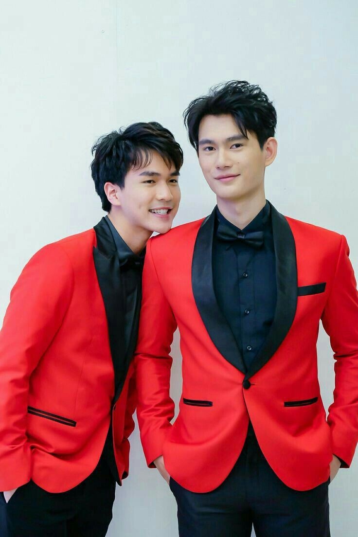 LeeHkwan's tweet photo. Ene. 18
# WinterballRBxx ;

— publica en instagram una foto que le tomaron con su cita @XWangGomez minutos antes de irse al salón para el baile de invierno. — https://t.co/mwc6fSRJWD