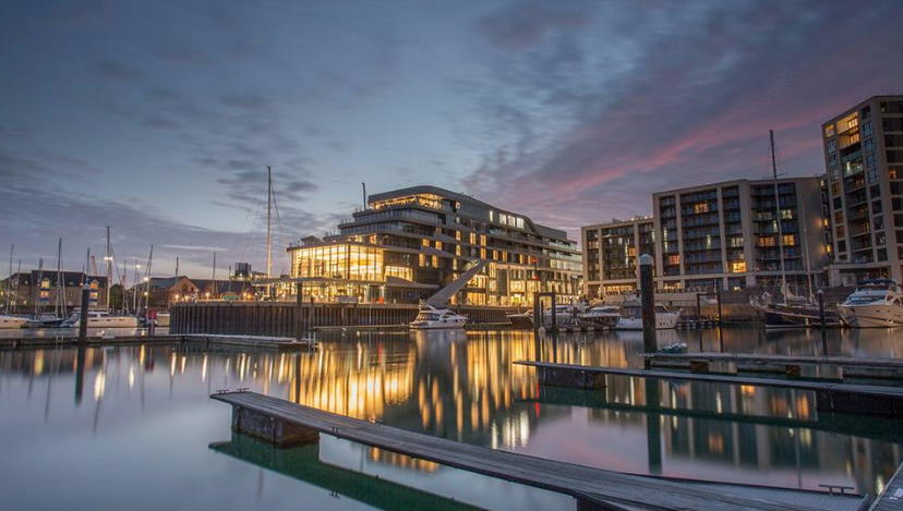 SouthamptonHA's tweet image. If you are looking for scenic waterfront views and a stunning interior, then Southampton Harbour Hotel is one to put on your list✏️. A place to eat, drink, rest, relax and sleep.
#harbourhotel #southamptonhotel #iconichotel #southamptonspa
@Harbour_Hotels