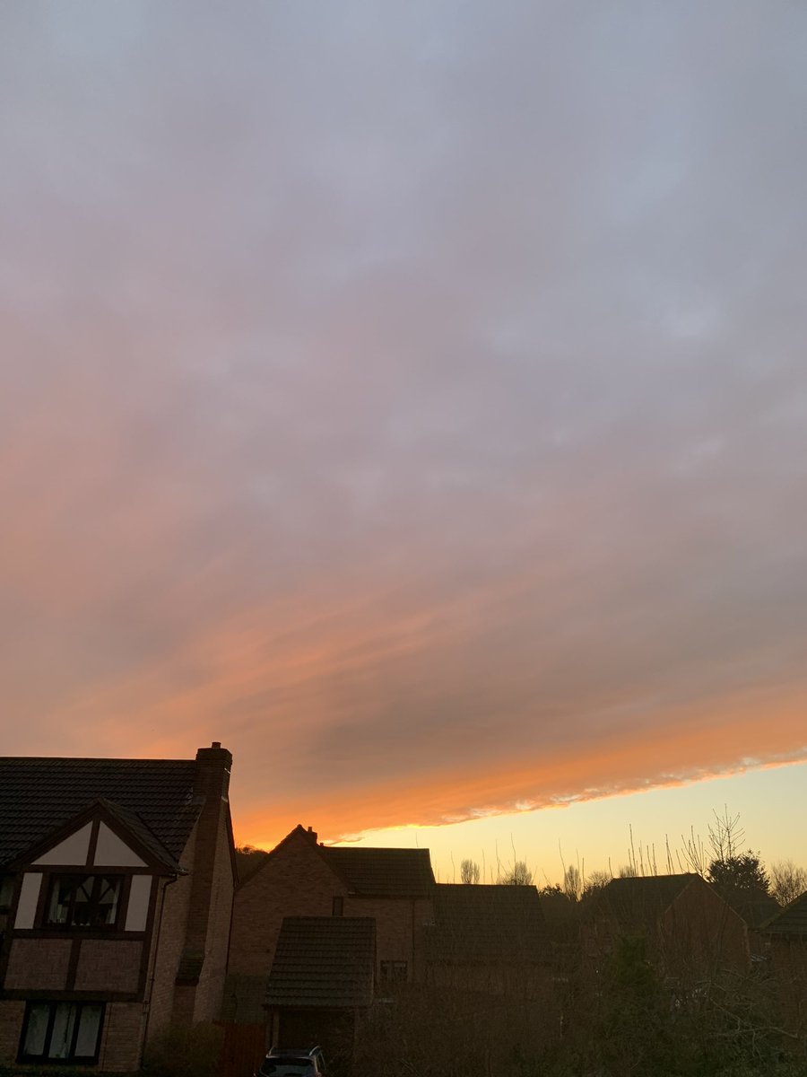 Bet there’s some fabulous photos incoming tonight......beautiful sunset sky over Somerset ❤️