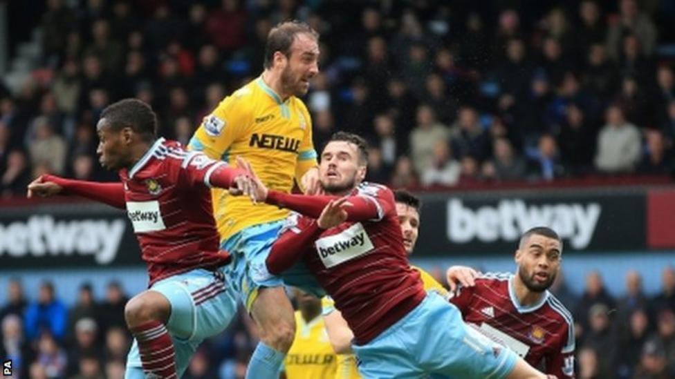 West Ham 1 vs 3 Palace - 2015This game is up there for me as such an enjoyable one. Hot, sunny day away at The Boleyn ground with 3 points. Murray bullied the West Ham back 4 all game, grabbed a brace & was sent off. I almost love this game for his fighting performance alone.