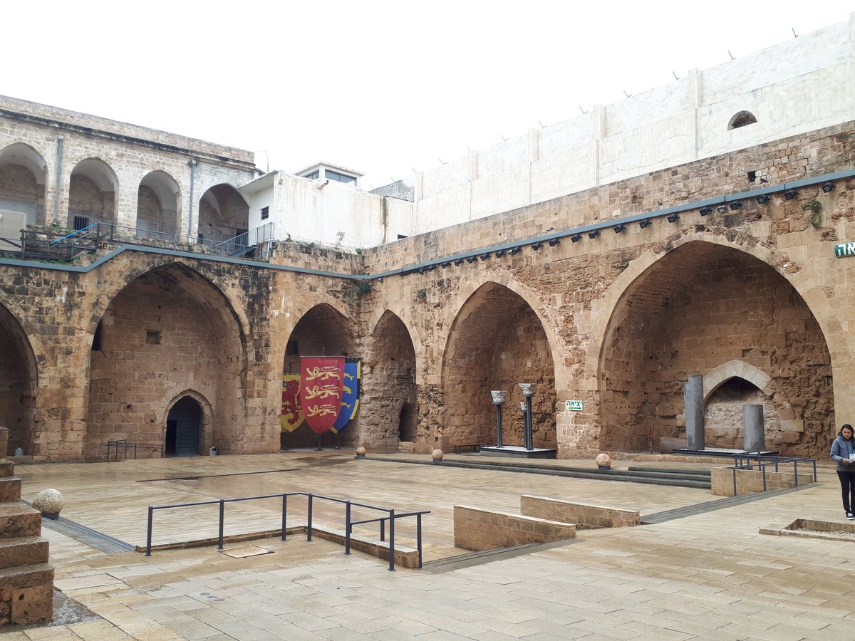 2/ >> Ancient Akko rose to greatness around 1191 AD, following the 3rd Crusade & the Crusader Kingdom's attempt to conquer back the Kingdom of Jerusalem from the Muslims. The main ruins from this period is the Hospitaller Fortress. >>* The main courtyard in the halls.