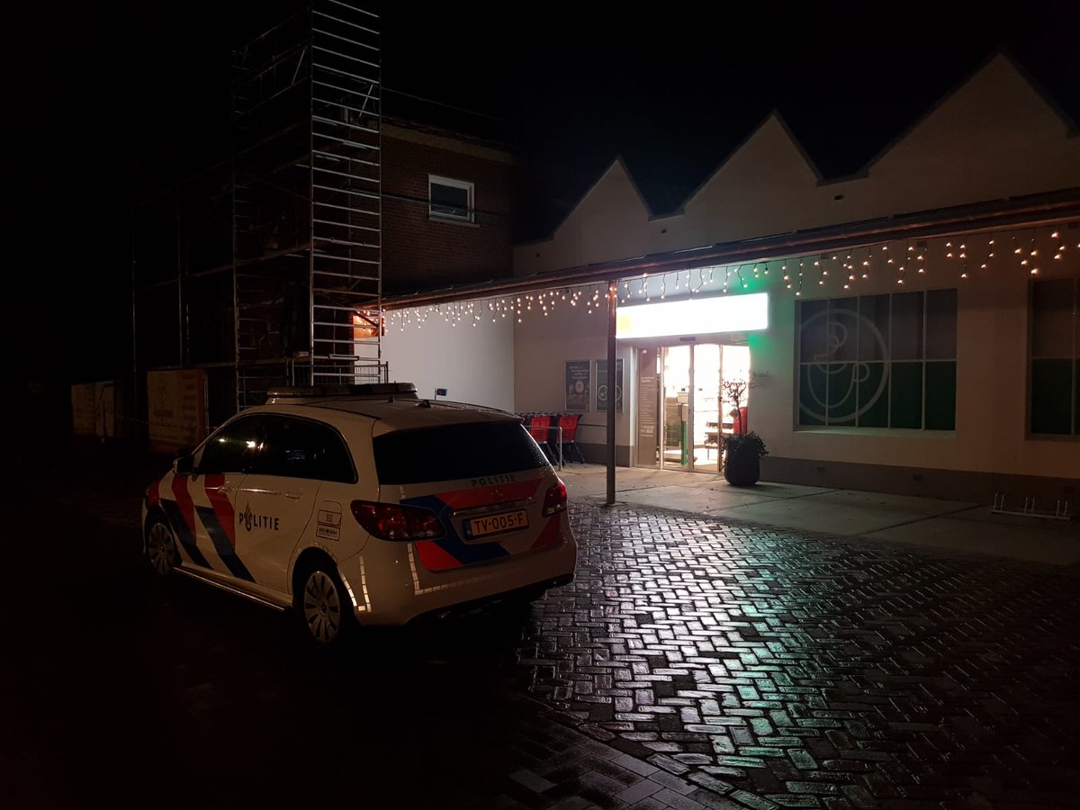 Gewapende overval op supermarkt in Bredevoort, twintigjarige verdachte slaat plots op de vlucht en wordt even later aangehouden...