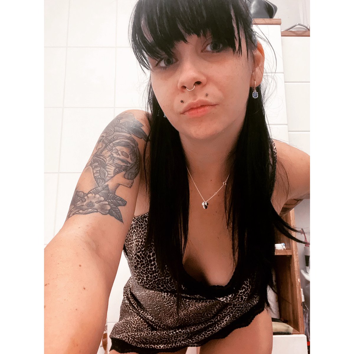LestrangeNika's tweet photo. Roar like a Tiger 🖤 
#goodnight #GoodNightTwitterWorld #hot #animalprint #Loveyourself #selfie #selfies #selflove #FolloForFolloBack #FolloMe #follo4folloback #INKED #tattoo https://t.co/OhZDdQkACN