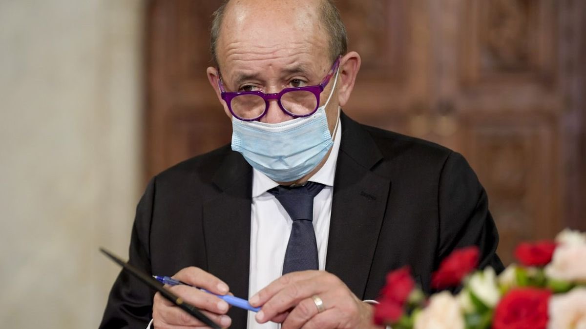 G_Garachon's tweet photo. Très heureux de participer aujourd’hui, autour de @JY_LeDrian, à une rencontre à distance avec les ambassadeurs et ambassadrices (en Visio-conference) qui a permis des échanges stimulants et constructifs sur la crise @covid19 et de multiples autres sujets. @francediplo https://t.co/AdiemyiFBn